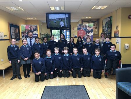 Mr Larmour, Mrs Carse and the Primary Seven pupils
