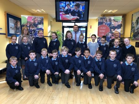 Mr Irwin, Mrs Heasley, Mrs Magill and the Primary Six pupils